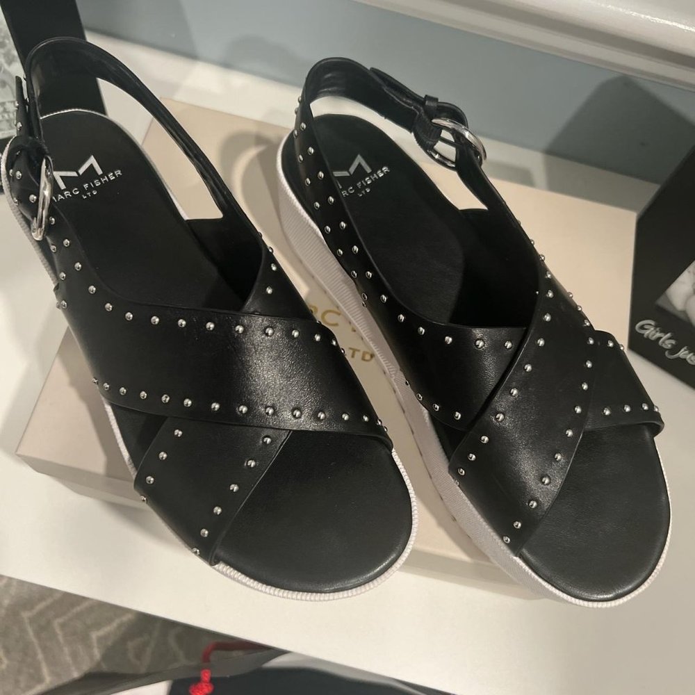 LIKE NEW MARC FISHER DELILAH WEDGE SANDAL SIZE 7